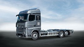 Actros 2548 L 6x2, BDF Midi Wechselrahmen, Radstand 4.900 mm, StreamSpace 2,5, Stahlgrau metallic. (Foto: Daimler Truck AG)